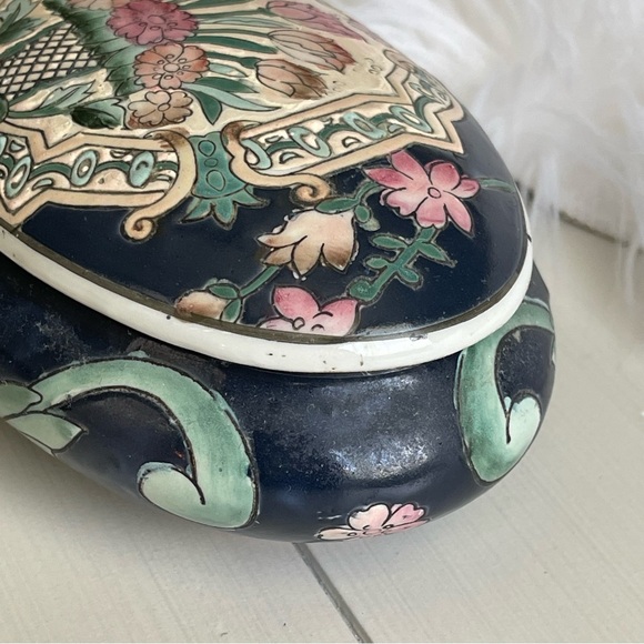 VTG Hand Painted Oval Blue Trinket Box HFP MACAU Sage Green Gilded Pink Flowers - Picture 6 of 13